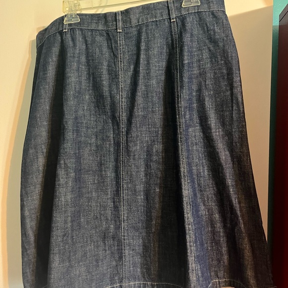 LL Bean lightweight denim skirt.  Size 20 Reg. EUC. - Picture 4 of 5
